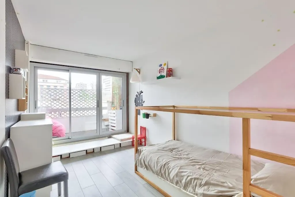 Beautiful And Bright 3 Bed Near La Villette Paris