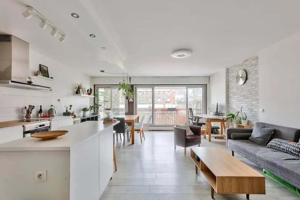 Beautiful And Bright 3 Bed Near La Villette Paris